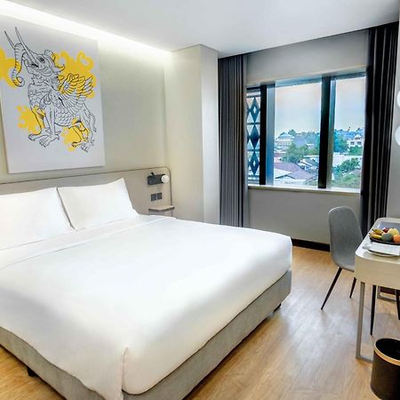 Yello Hotel Samarinda Exterior photo